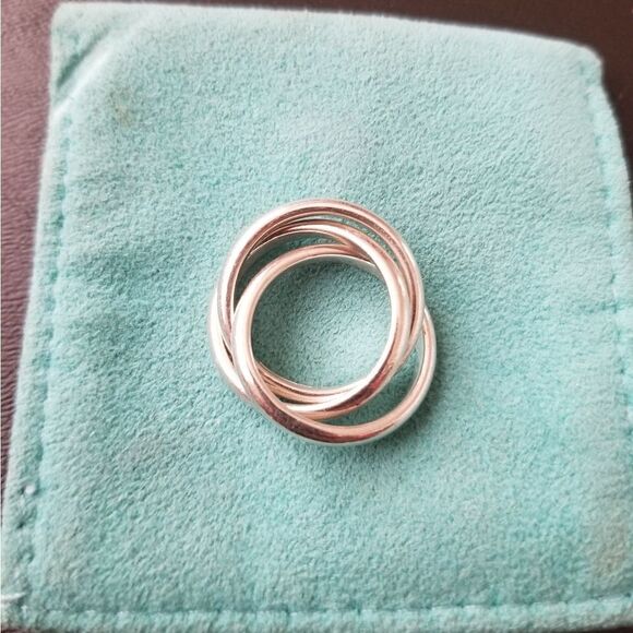 Tiffany & Co. Triple Interlocking Ring - Picture 3 of 4